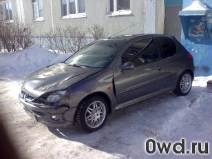 Битый автомобиль Peugeot 206